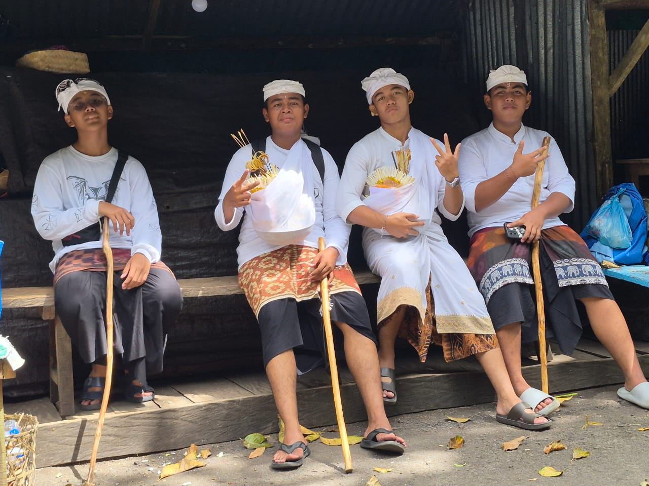 Beristirahat setelah persembahyangan